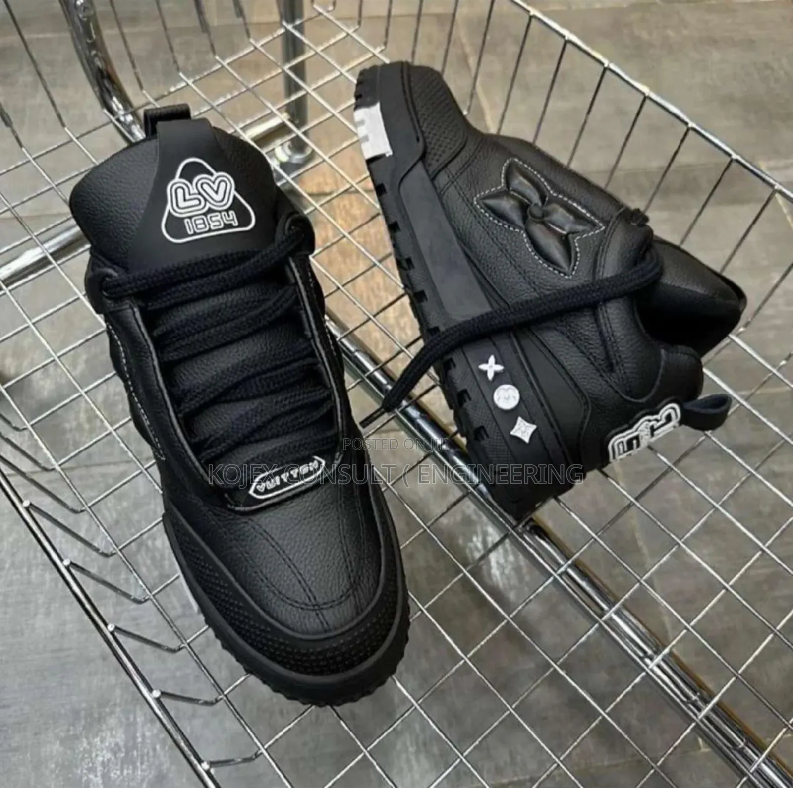 Banger *New Louis Vuitton Monogram Calf Skin Sneakers