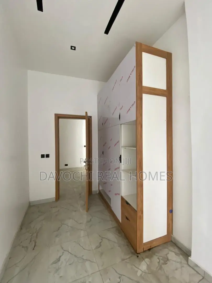 2bdrm Apartment in Ikate-Elegushi for sale