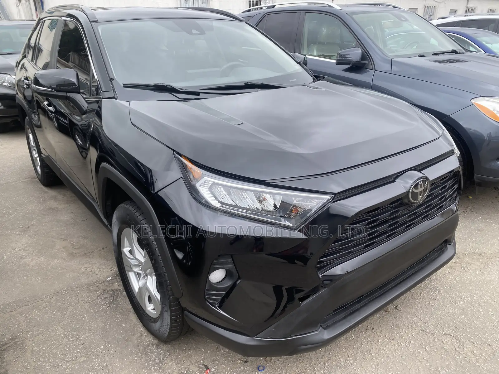 Toyota RAV4 XLE AWD 2020 Black