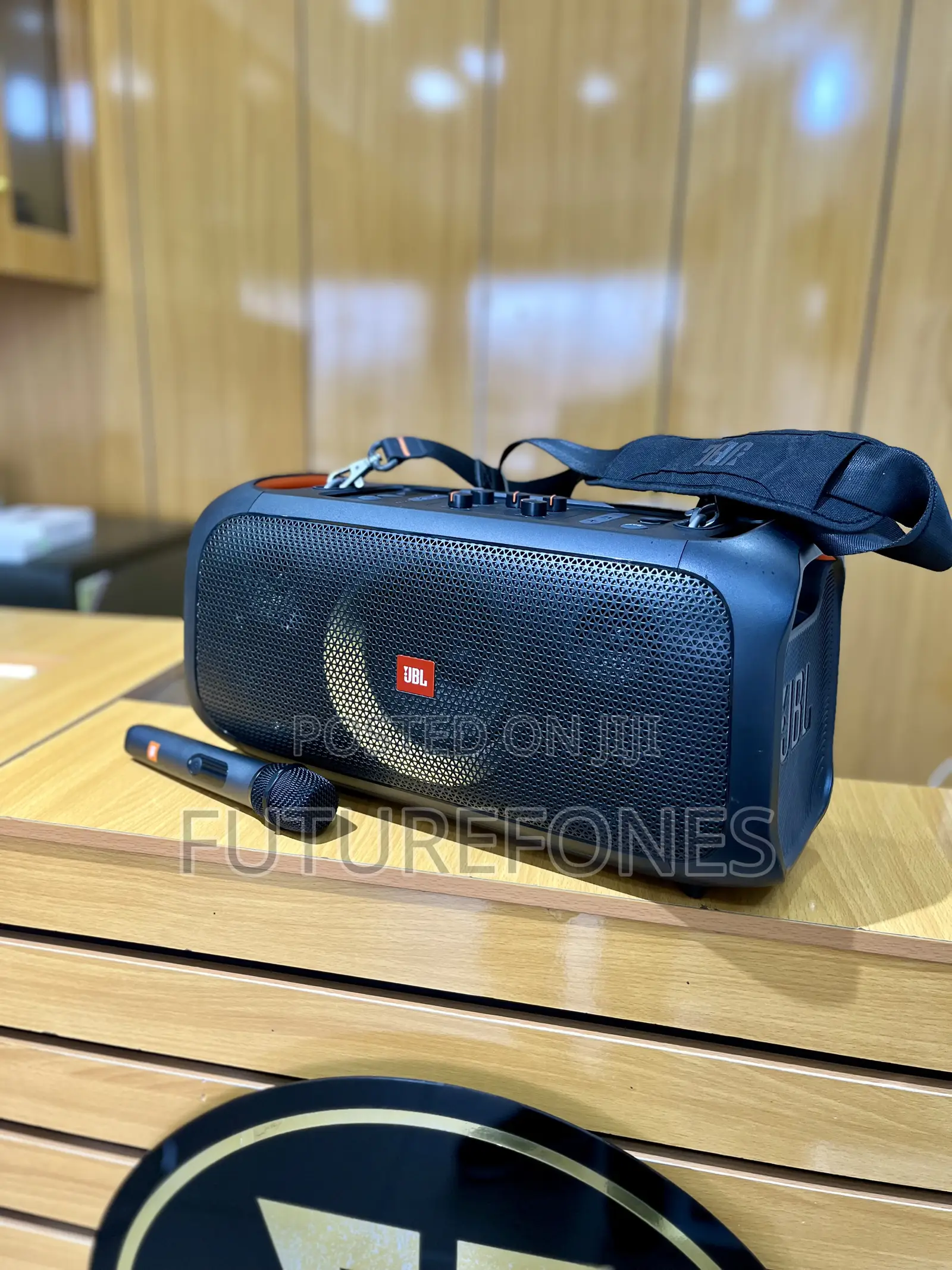 JBL Partybox on-the-Go