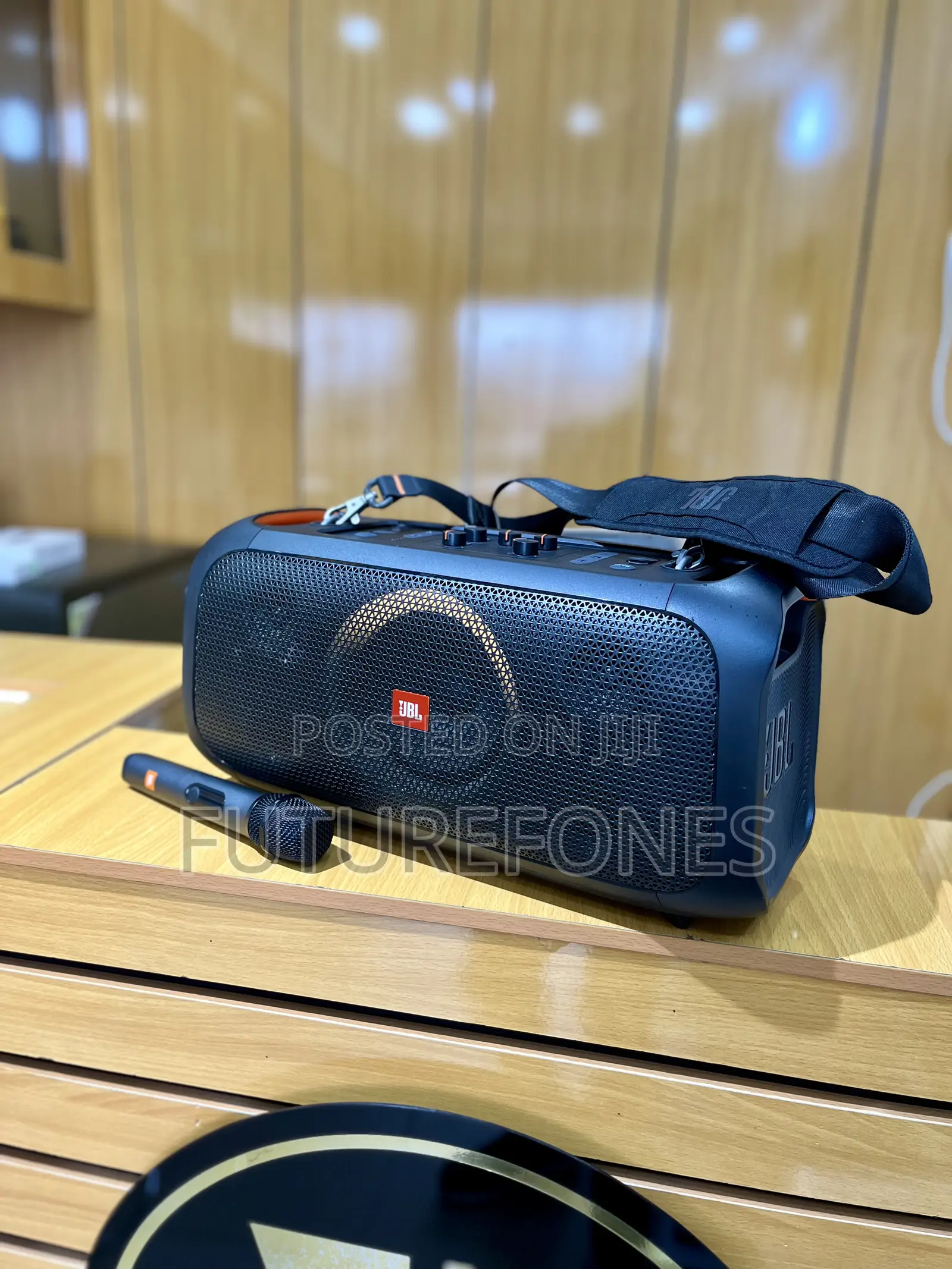 JBL Partybox on-the-Go
