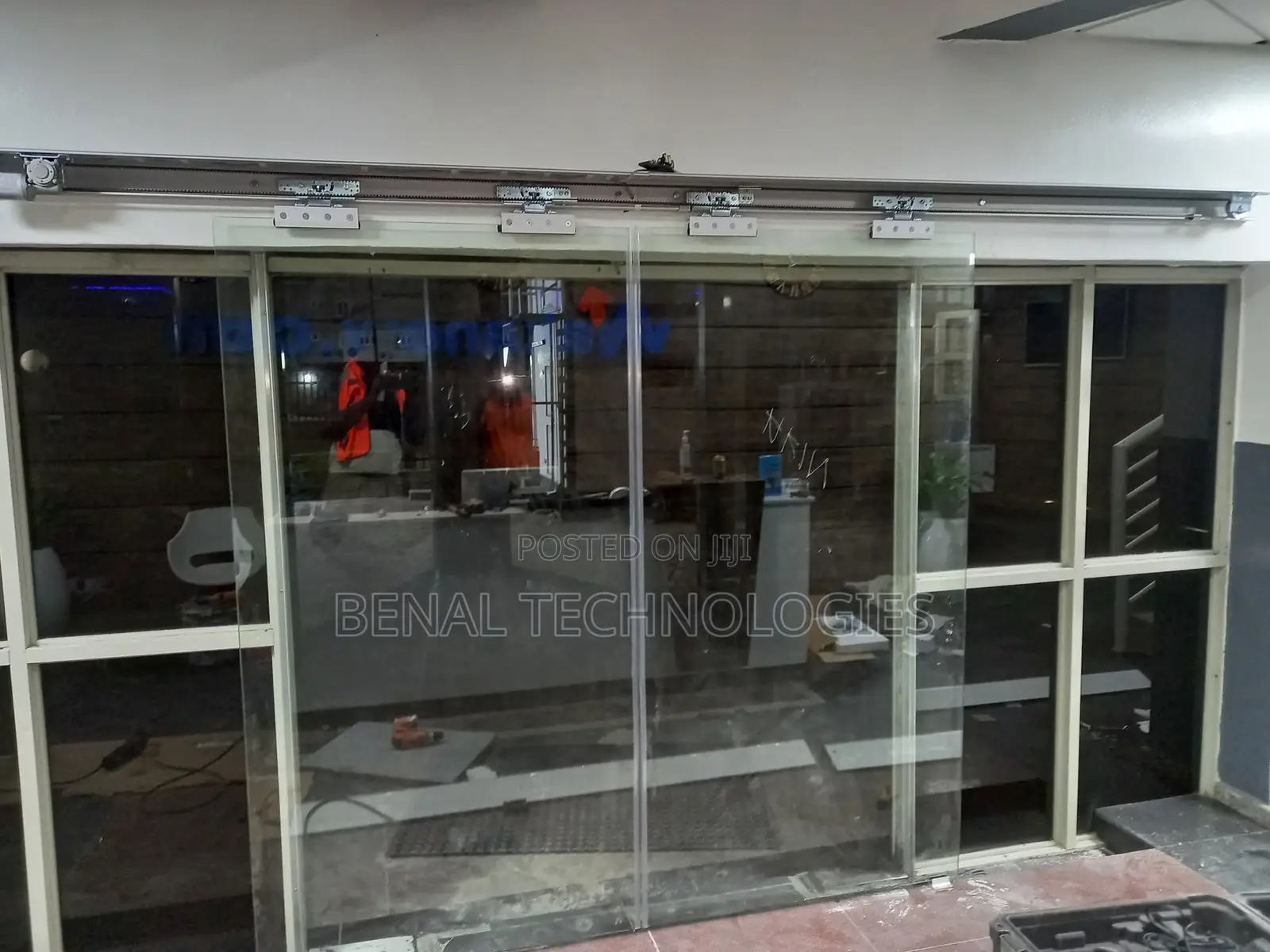 Sliding Door With Automatic Sensor
