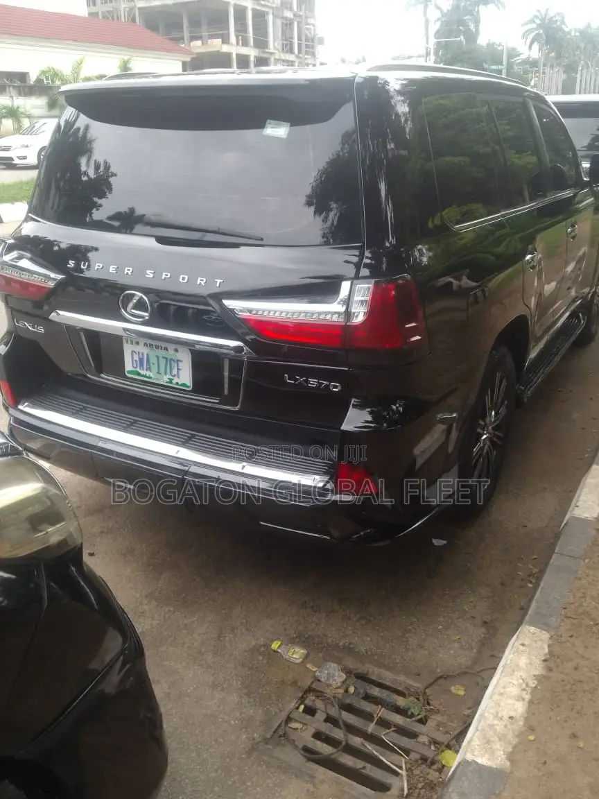 Lexus Lx570 for Rent (Black)