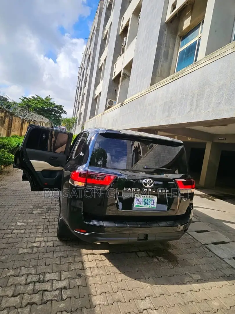 2022 Toyota Landcruiser for Rent in Ph