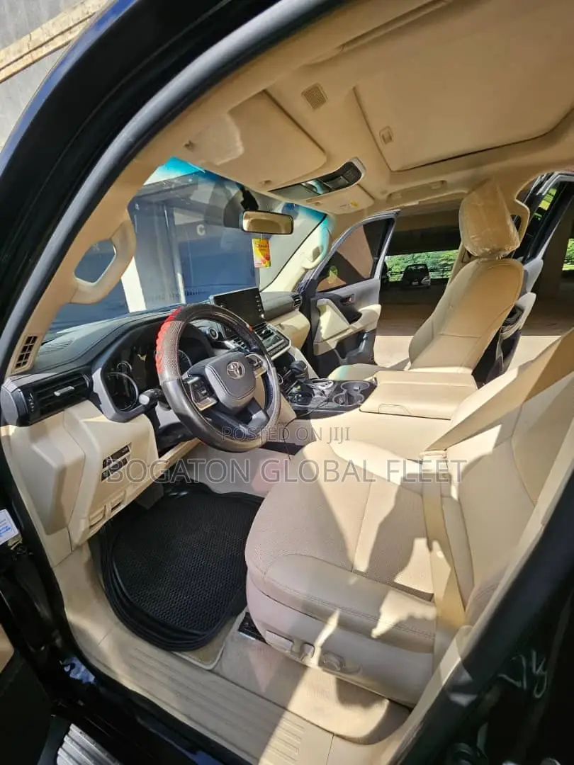 2022 Toyota Landcruiser for Rent in Ph