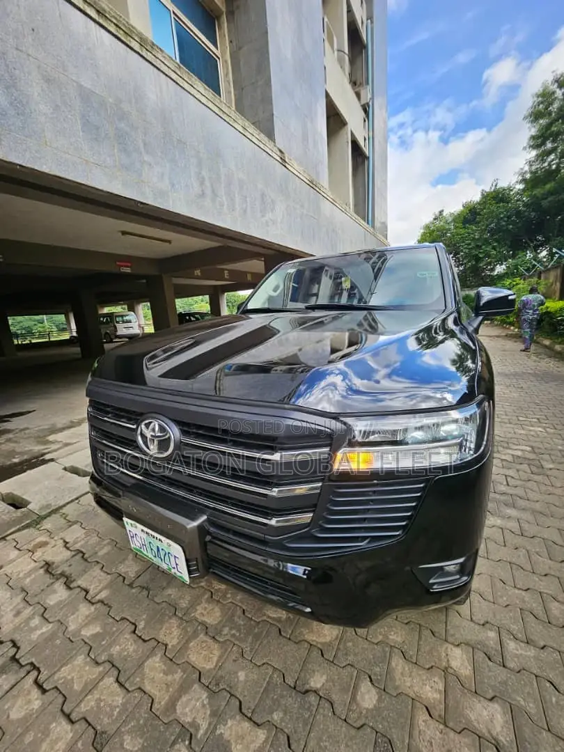 2022 Toyota Landcruiser for Rent in Ph