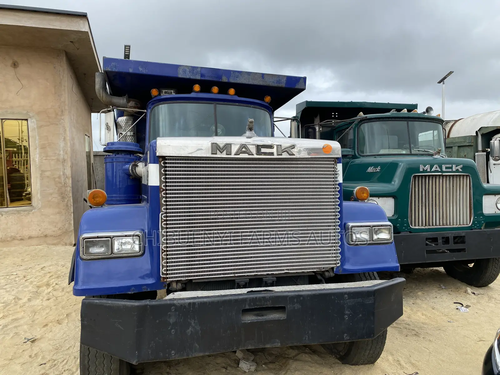 Mack R-Model Tipper 35-Tons