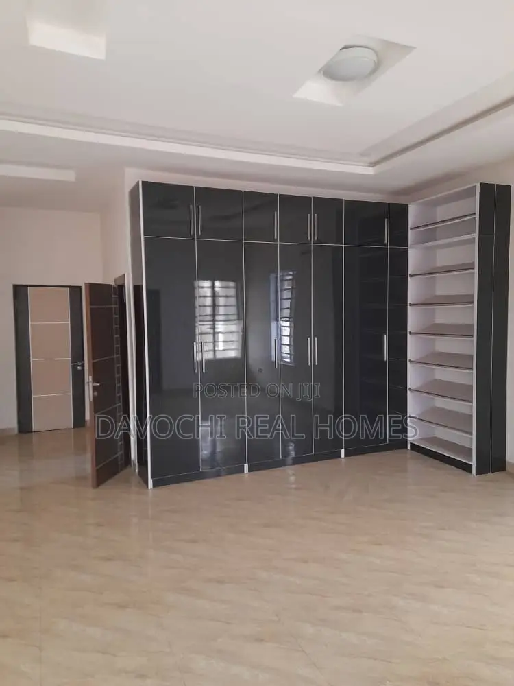 4bdrm Duplex in Lekki Expressway for sale