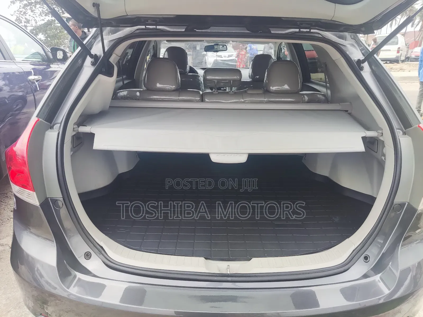 Toyota Venza V6 AWD 2011 Gray