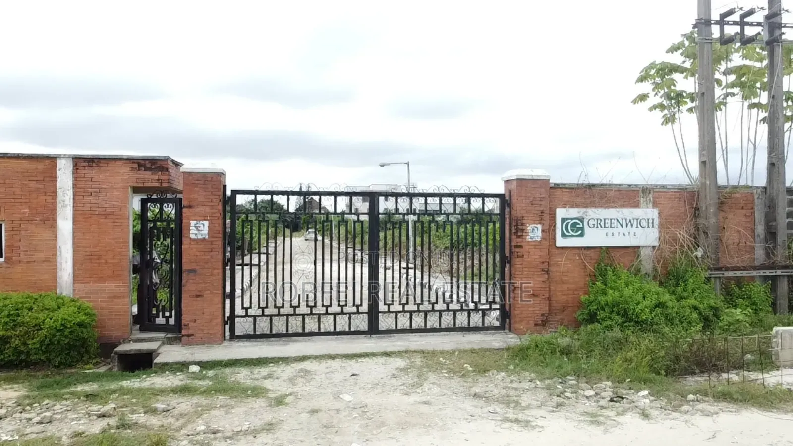 Prime Plot in Exclusive Estate