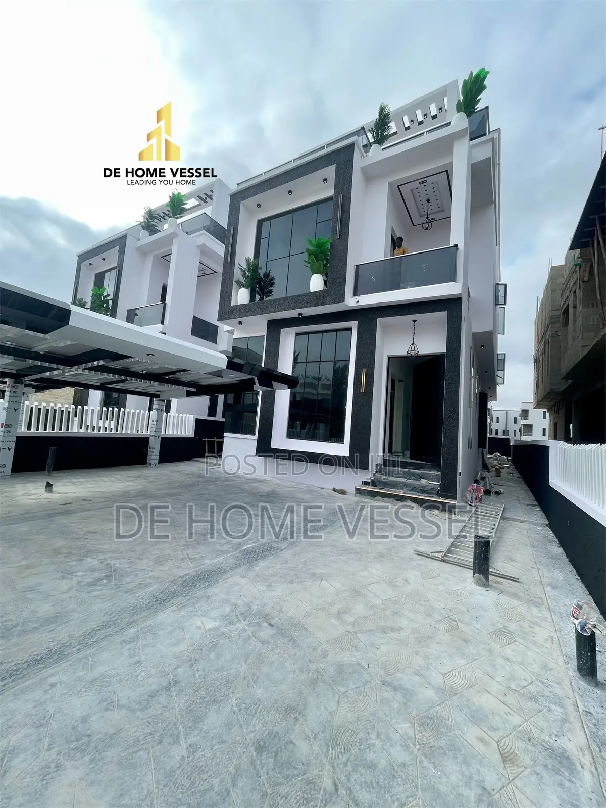 5bdrm Duplex in Ikota for sale