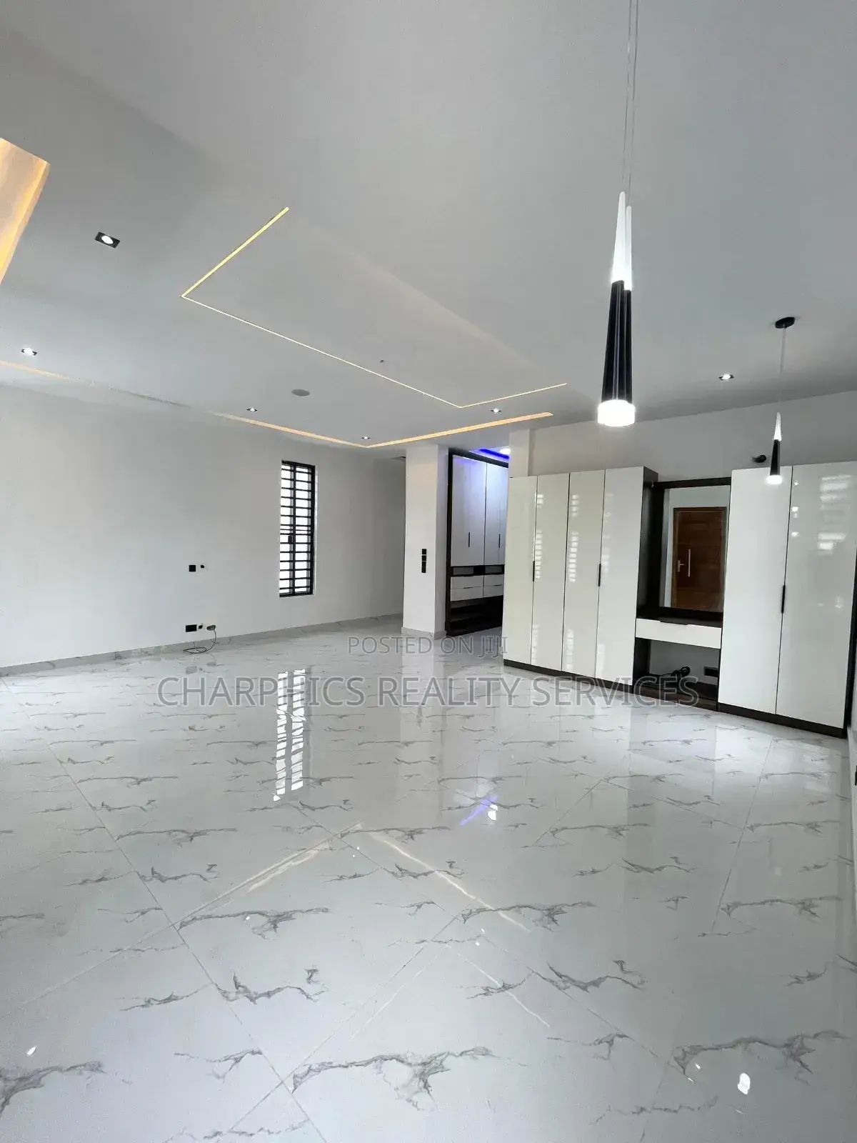 5bdrm Duplex in Ikota for sale