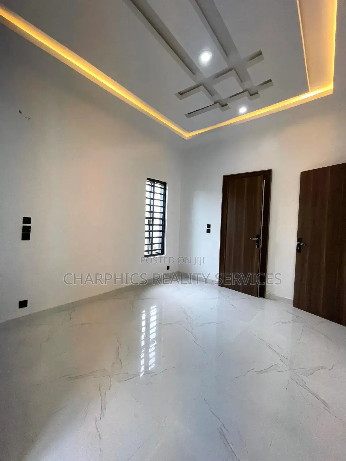5bdrm Duplex in Ikota for sale
