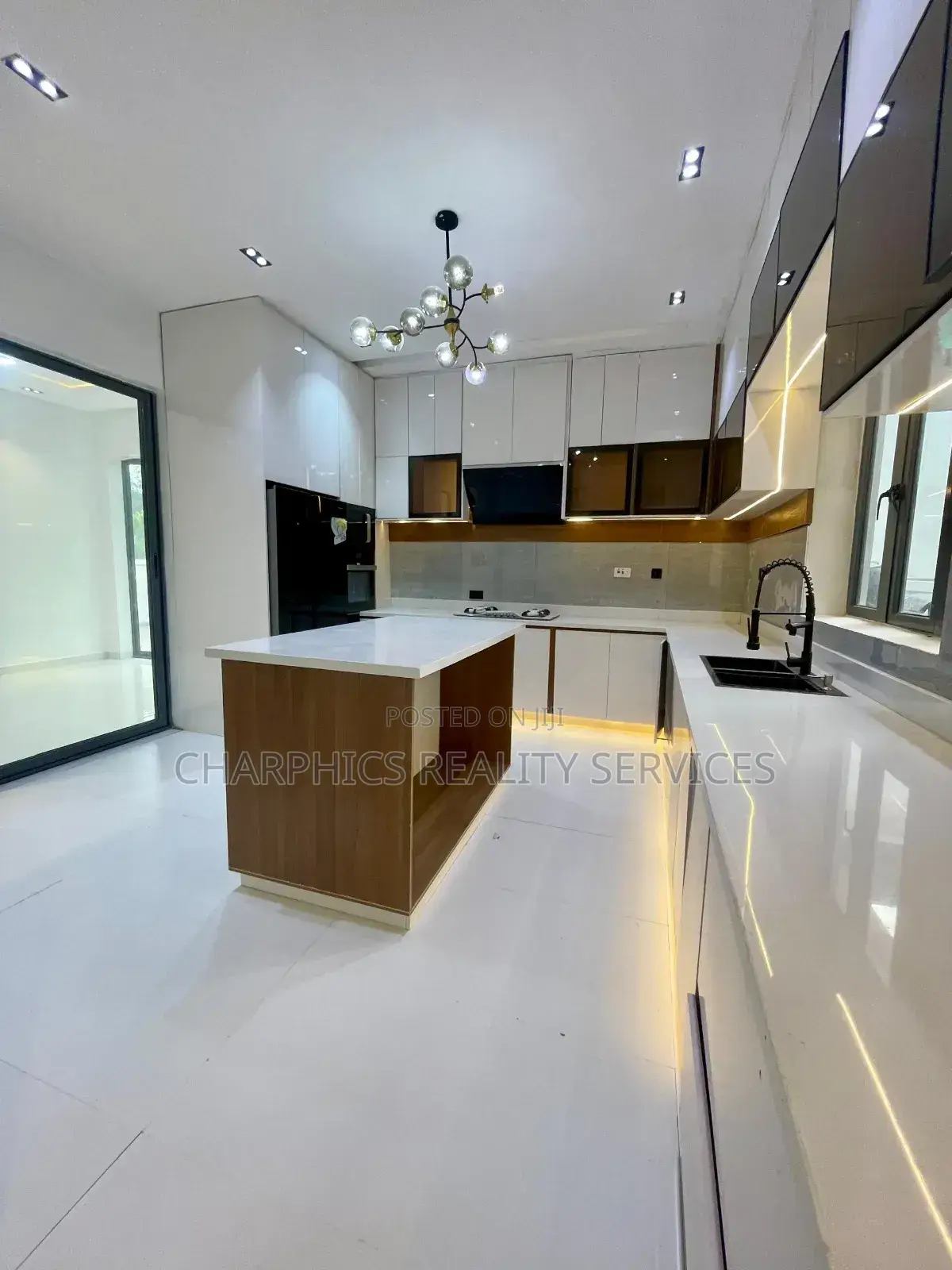 5bdrm Duplex in Ikota for sale