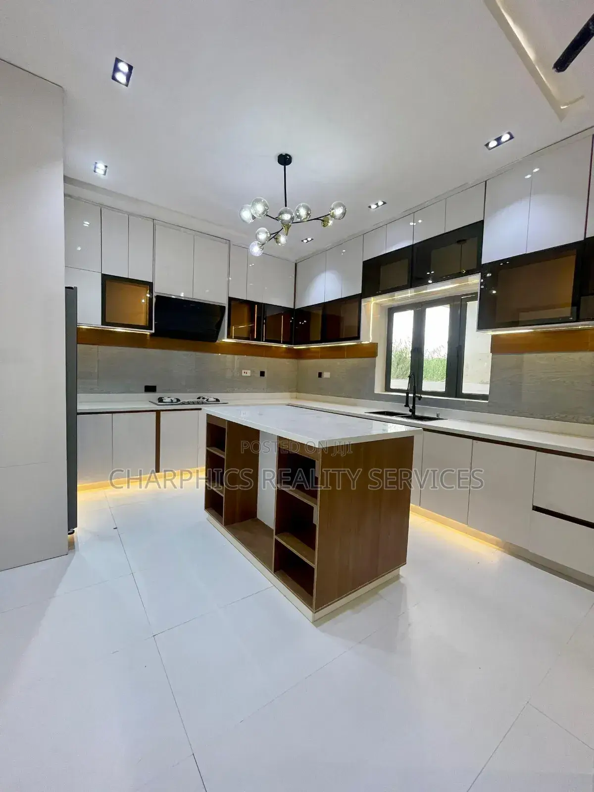 5bdrm Duplex in Ikota for sale