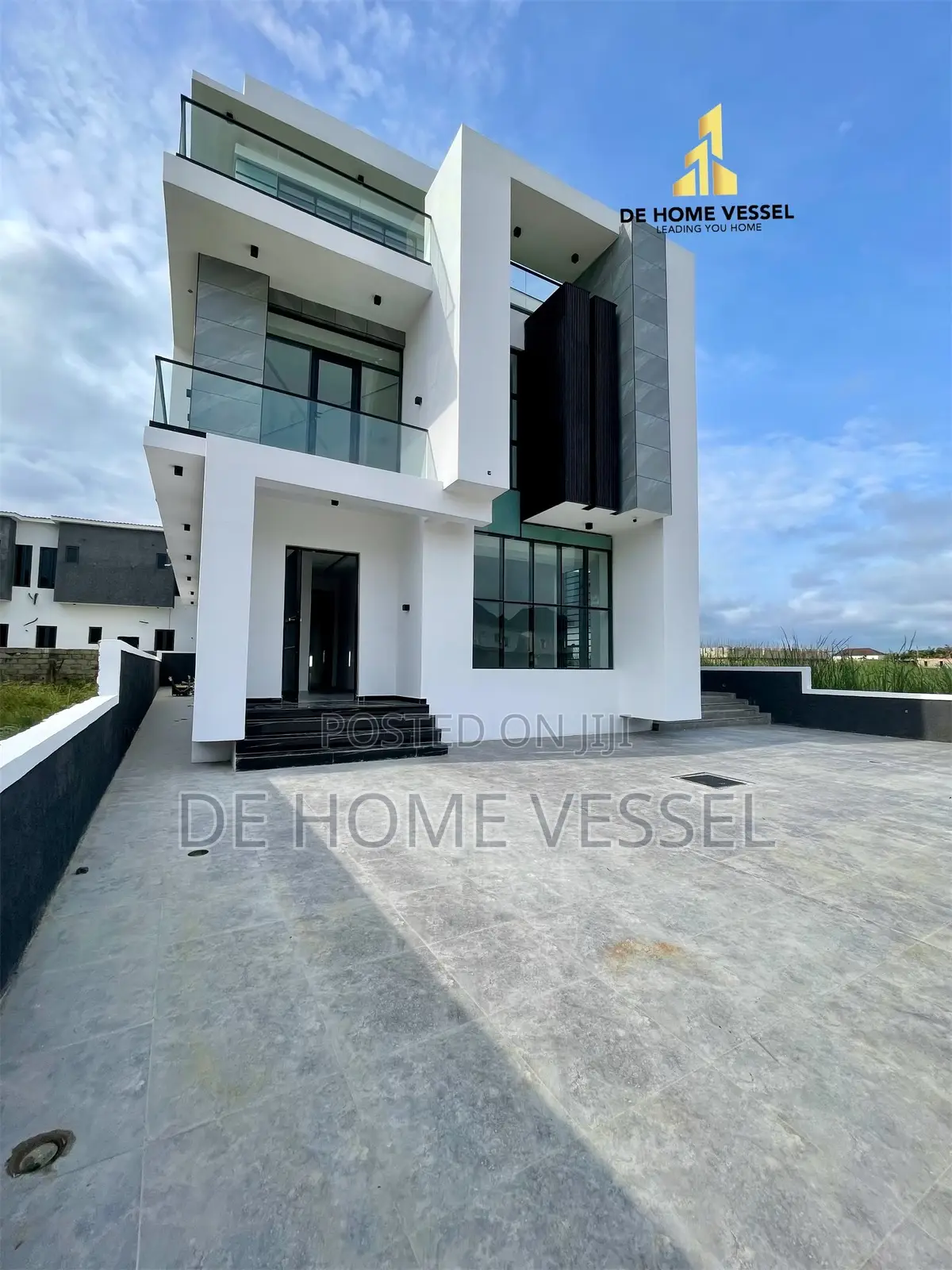 5bdrm Duplex in Ikota for sale