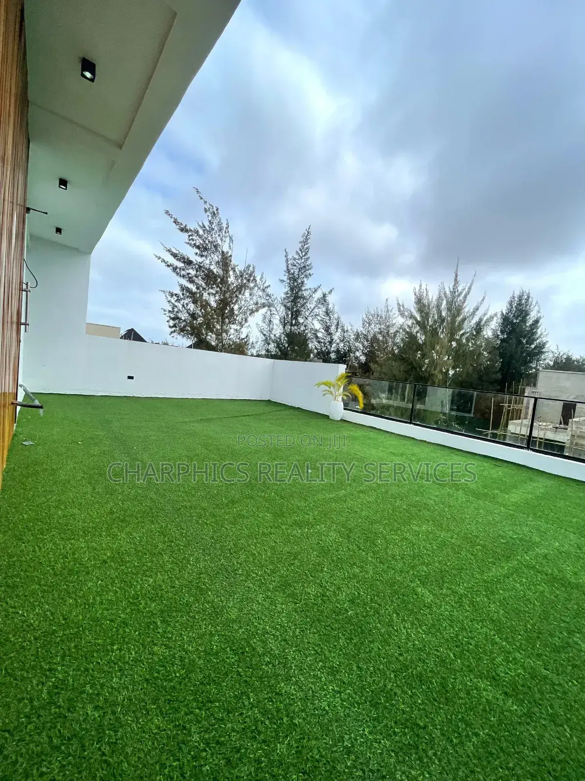 5bdrm Duplex in Ikota for sale