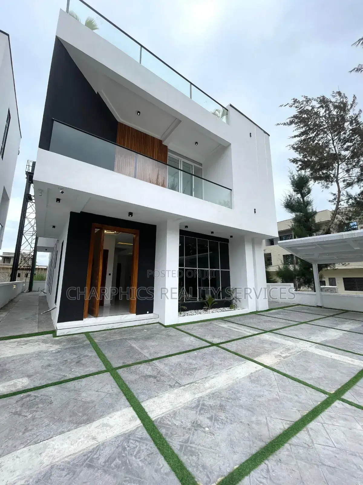 5bdrm Duplex in Ikota for sale