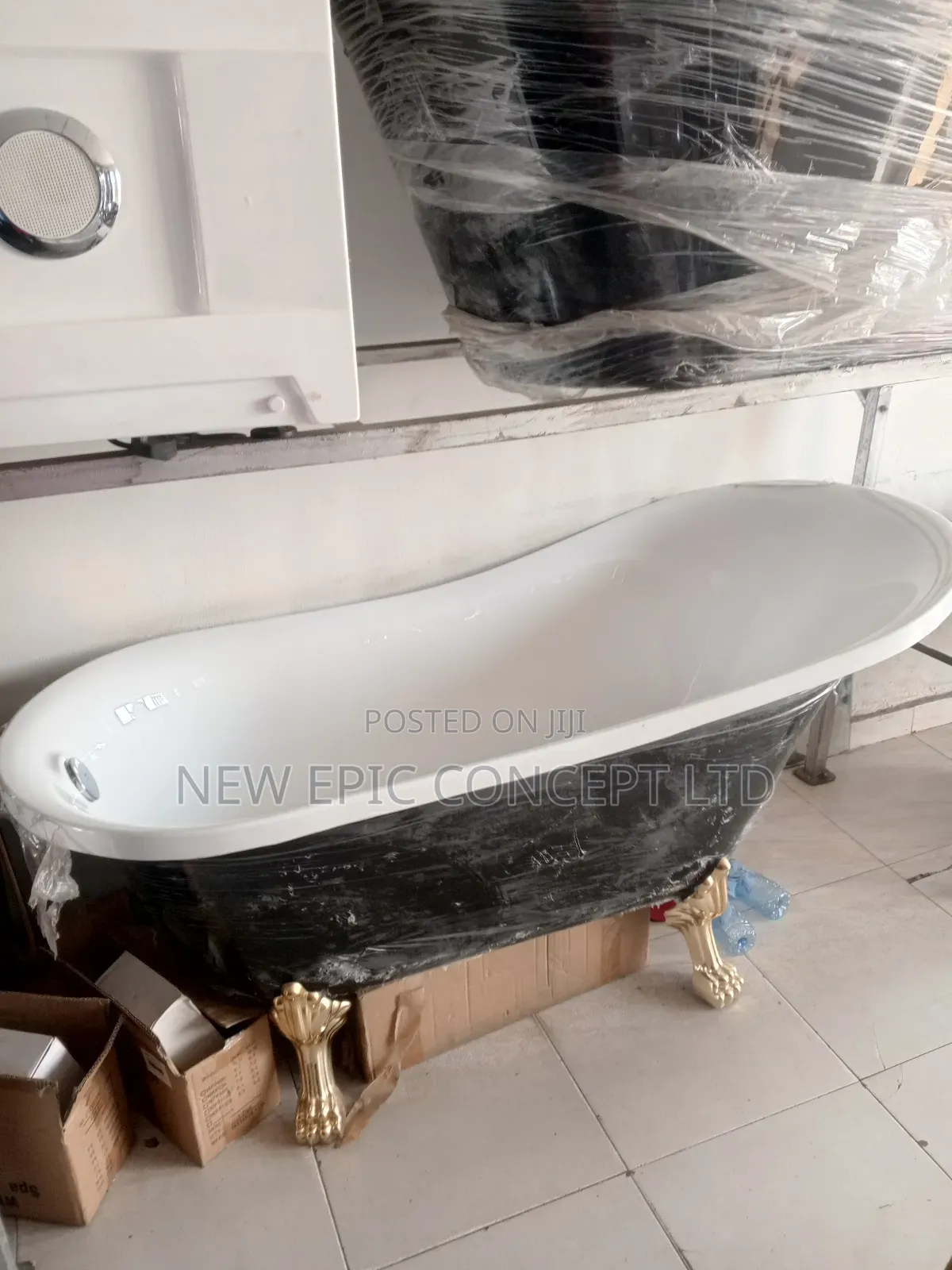 Black and White Animal Leg Bathtub
