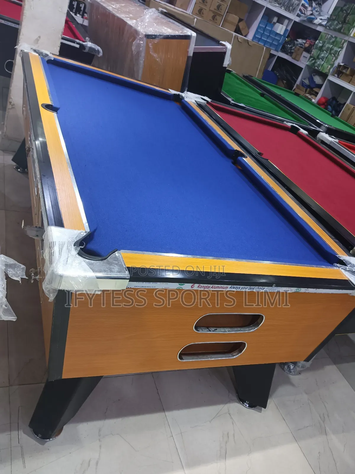 Akala Coins Snooker Table Selling With Accessories.