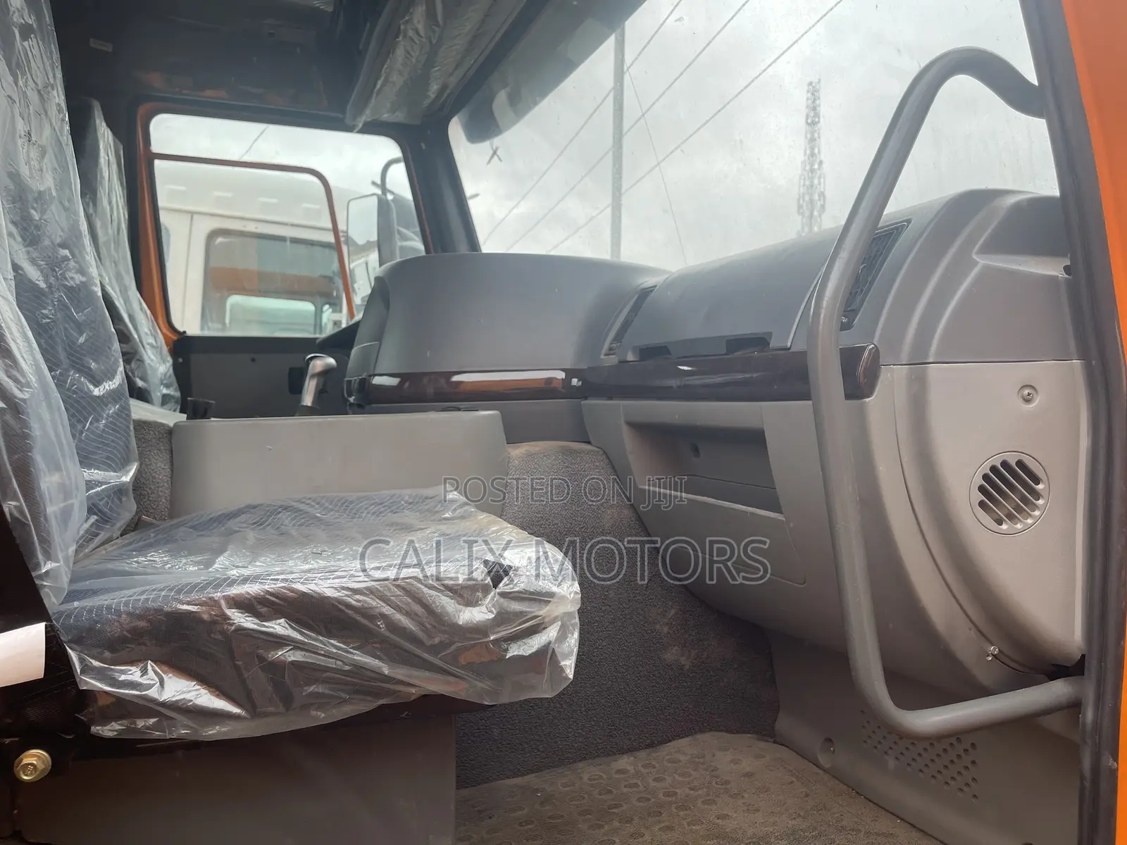 Foreign Used Howo Tractor Head Truck 371hp 2010 Orange