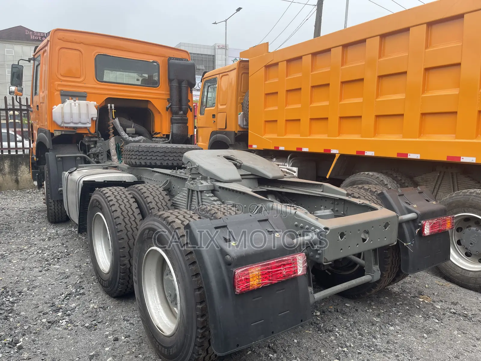 Foreign Used Howo Tractor Head Truck 371hp 2010 Orange