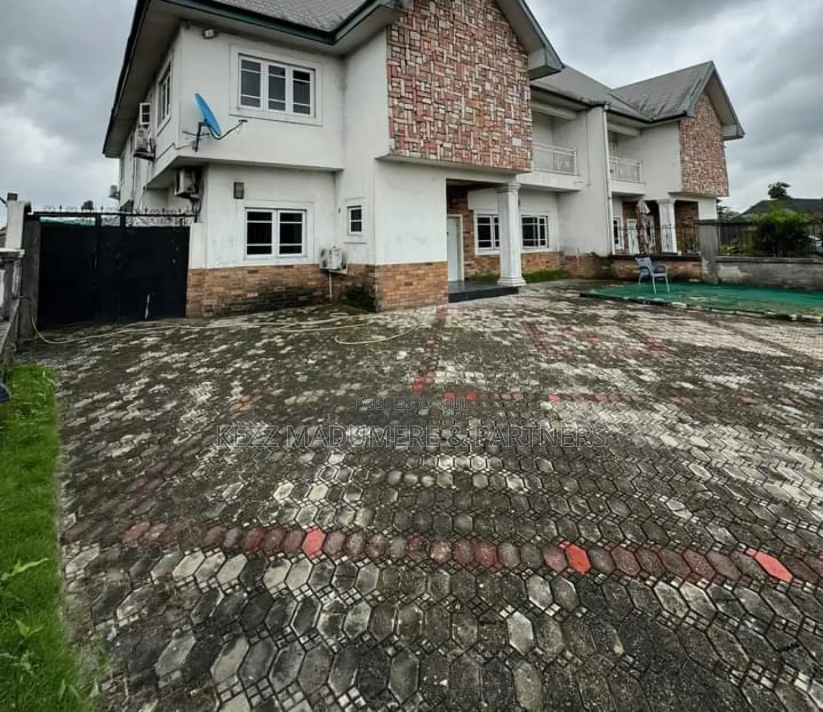 4bdrm Duplex in Trinity Estate , for sale