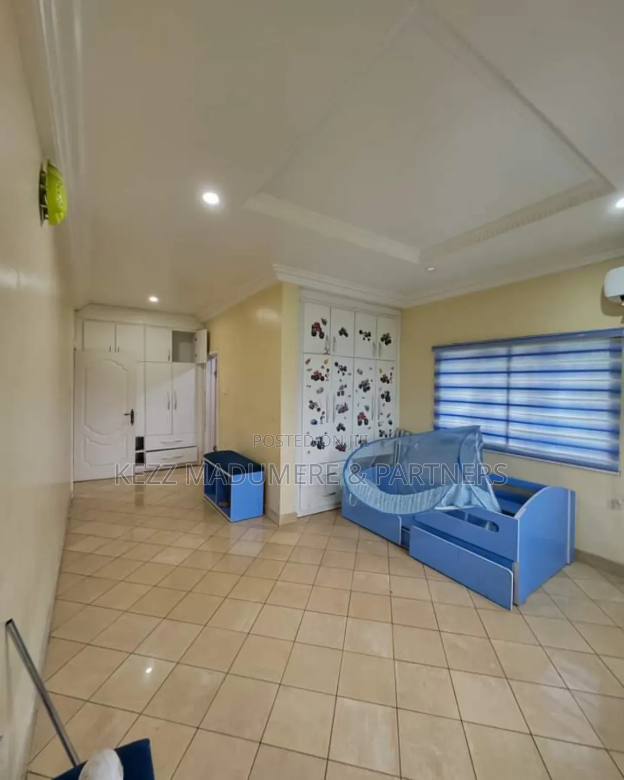4bdrm Duplex in Trinity Estate , for sale