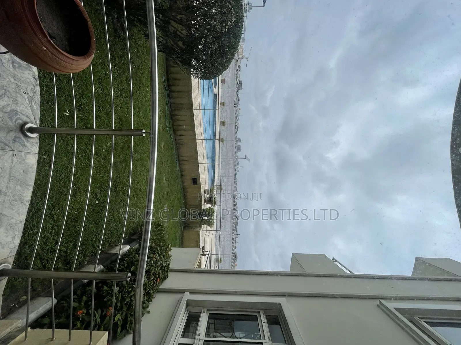 Luxury 3 Bedroom Apartment With a Waterfront View