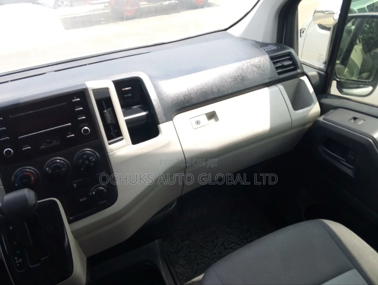 Toyota HiAce 2021 White