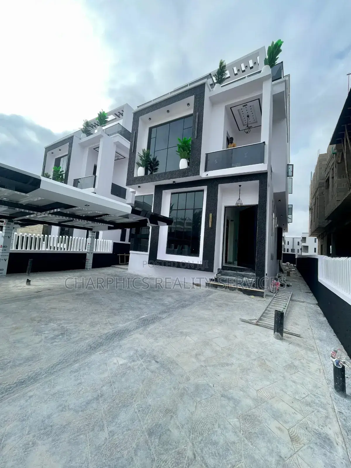 5bdrm Duplex in Ikota for sale