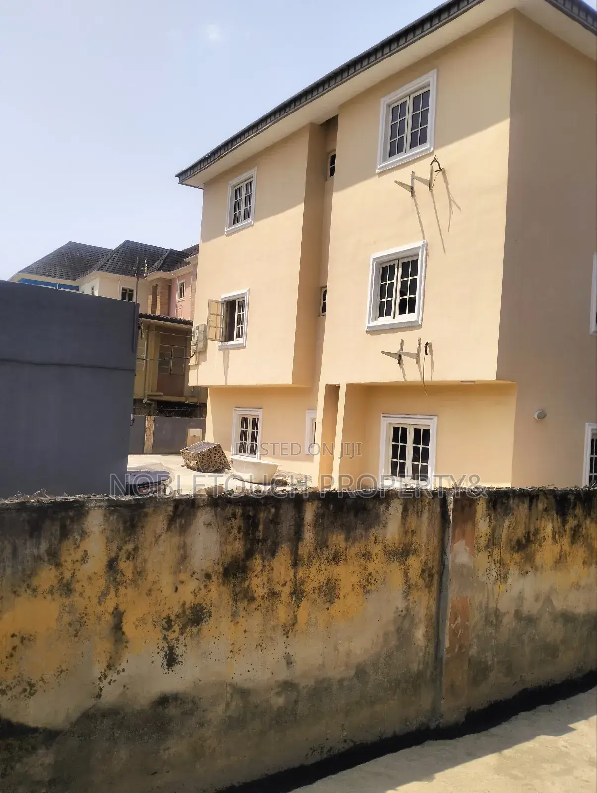 3bdrm Block of Flats in Ago Palace Way Ago for sale