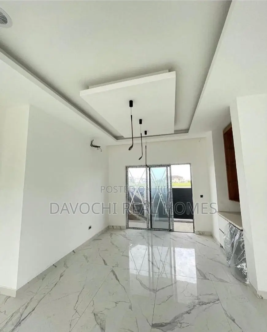 5bdrm Duplex in Osapa london for sale