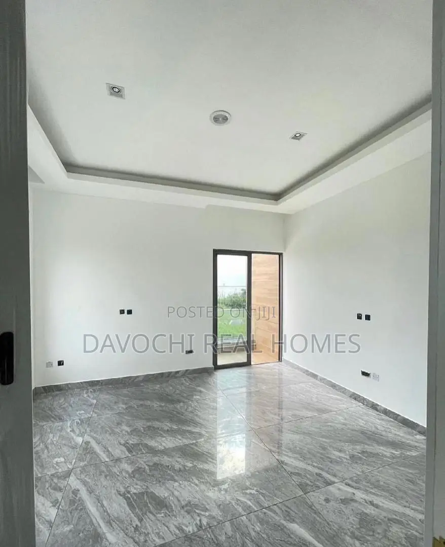 5bdrm Duplex in Osapa london for sale