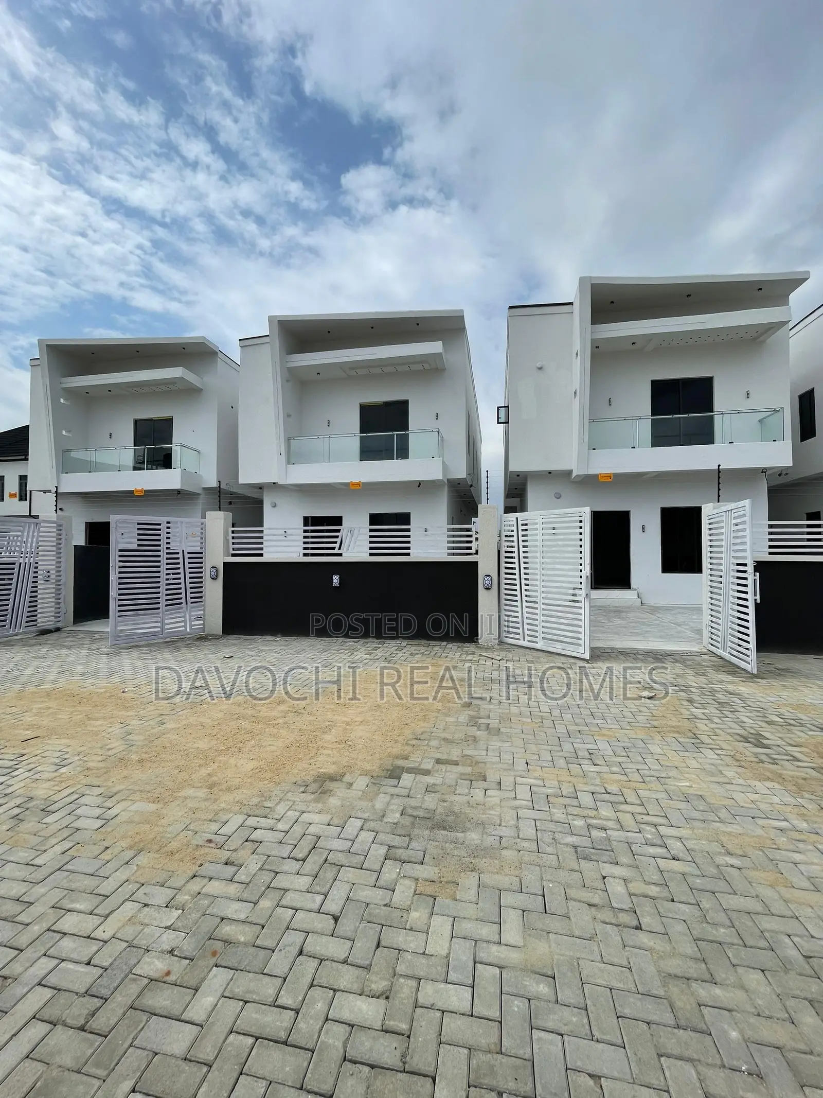 4bdrm Duplex in Off Lekki-Epe Expressway for sale