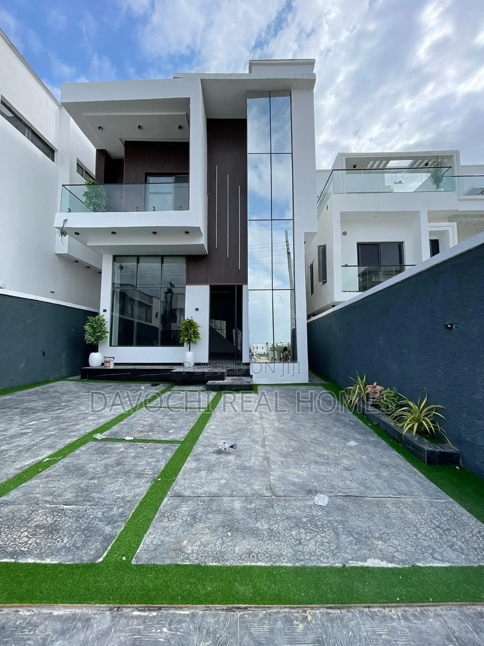 5bdrm Duplex in Off Lekki-Epe Expressway for sale