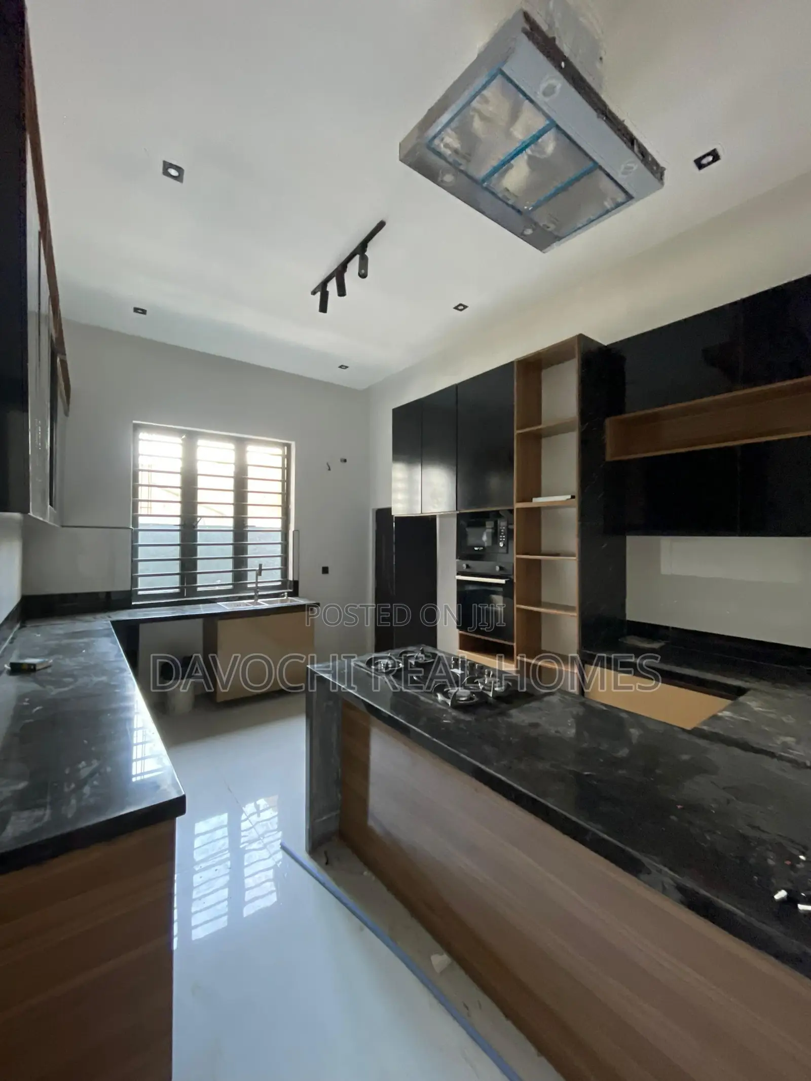 5bdrm Duplex in Off Lekki-Epe Expressway for sale