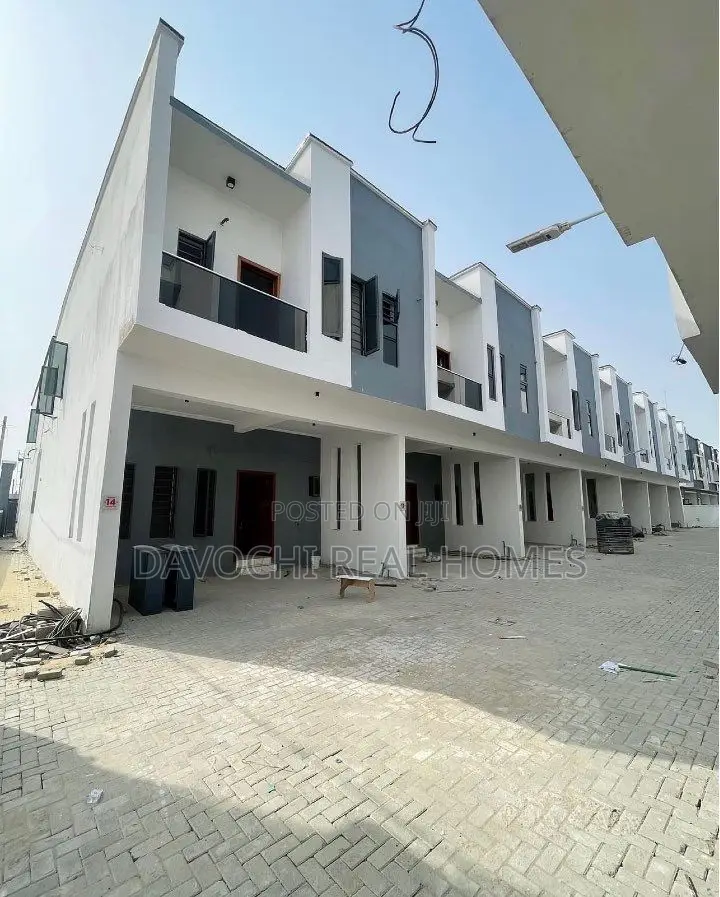 4bdrm Duplex in Ikota for sale