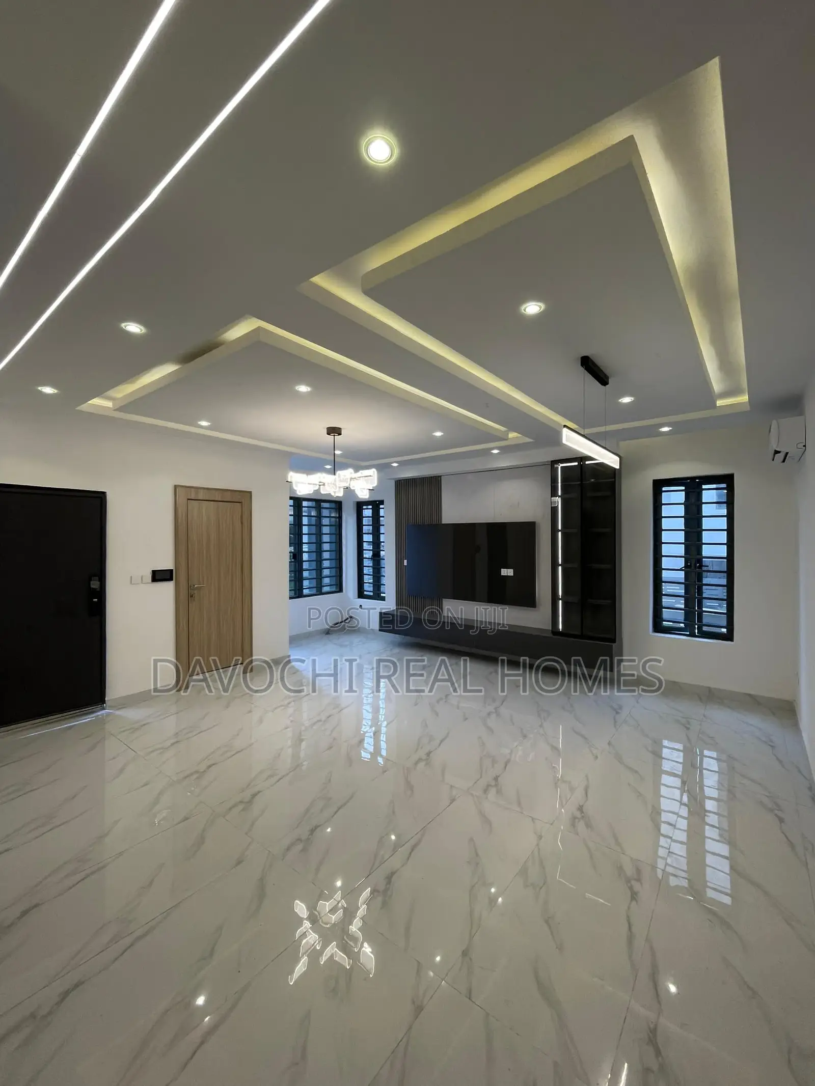 5bdrm Duplex in Chevron for sale