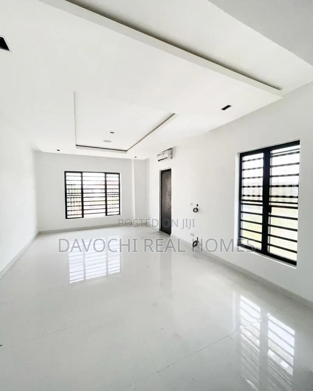 5bdrm Duplex in Off Lekki-Epe Expressway for sale