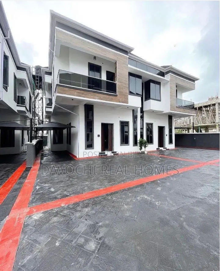 4bdrm Duplex in Lekki Phase 2 for sale