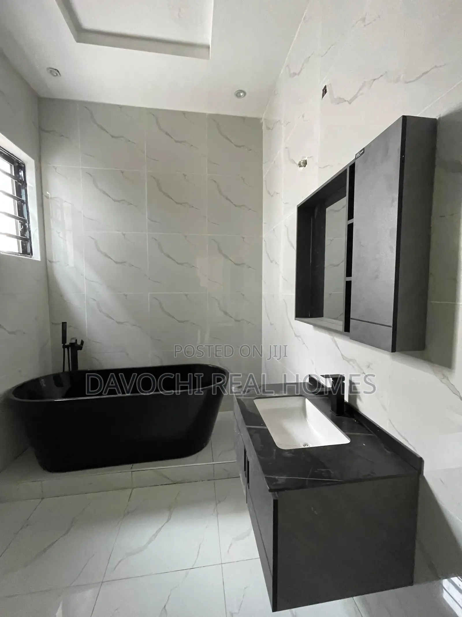 5bdrm Duplex in Off Lekki-Epe Expressway for sale