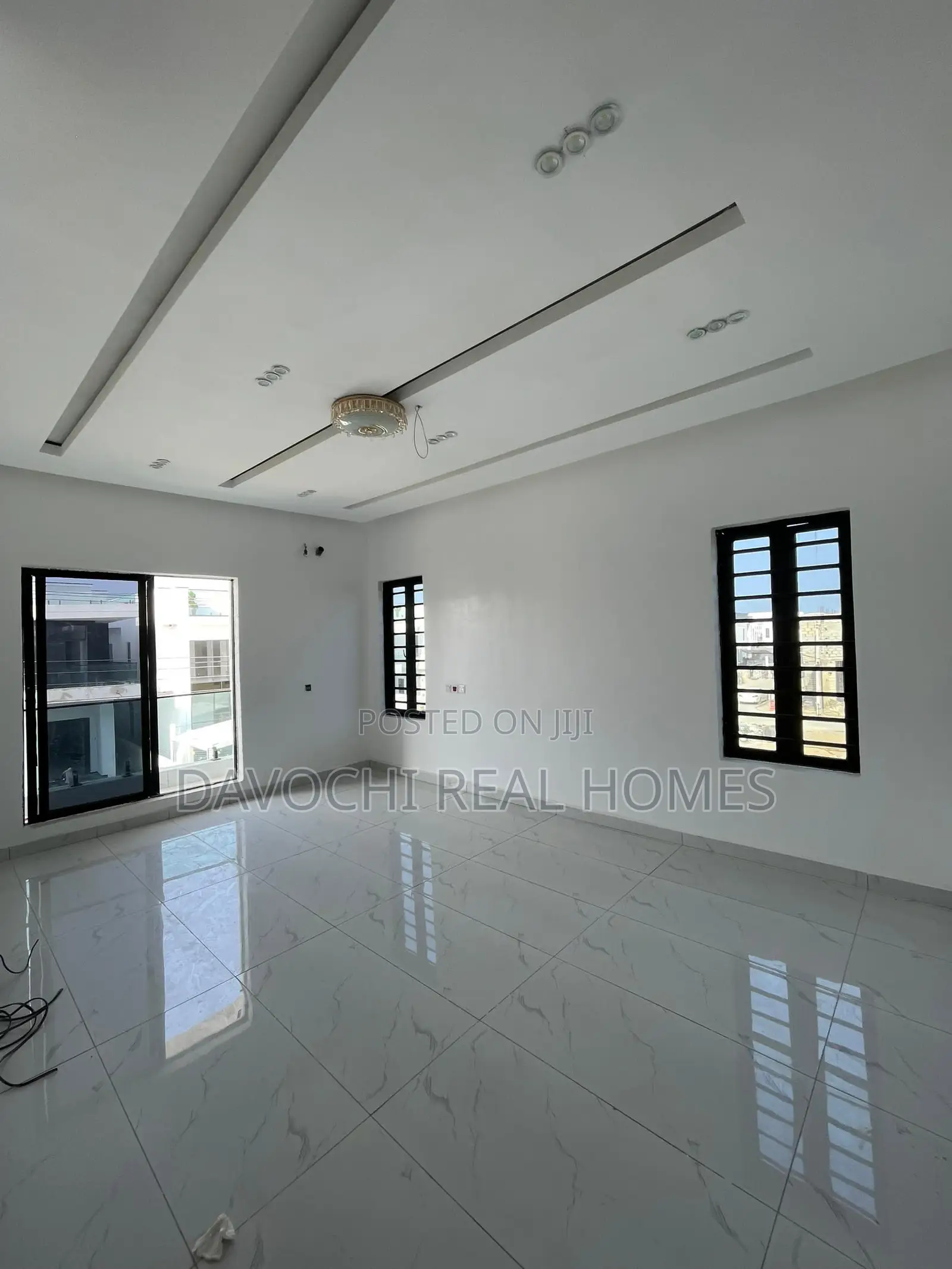 5bdrm Duplex in Off Lekki-Epe Expressway for sale