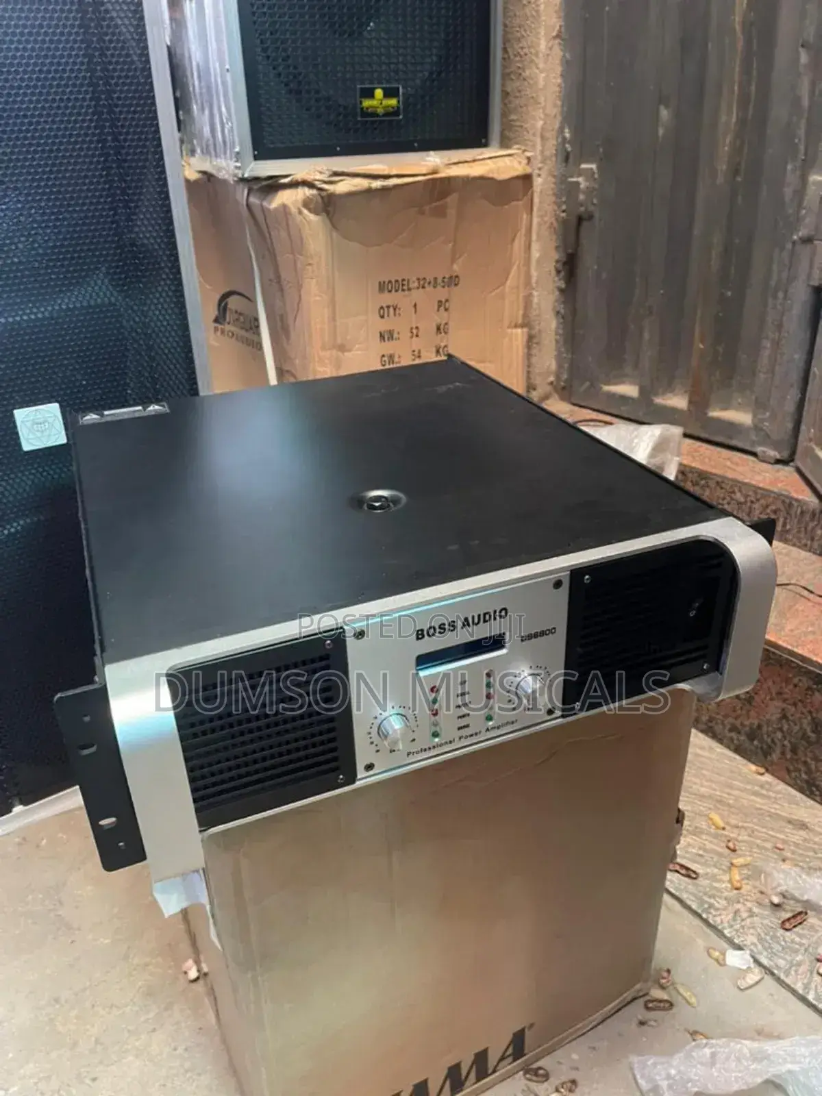 Powered Amplifier Boss Audio 6800watts