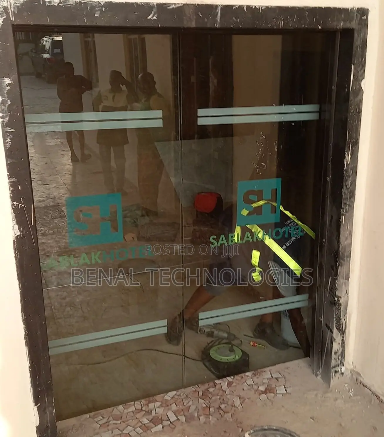 Auto Motion Entrance Door