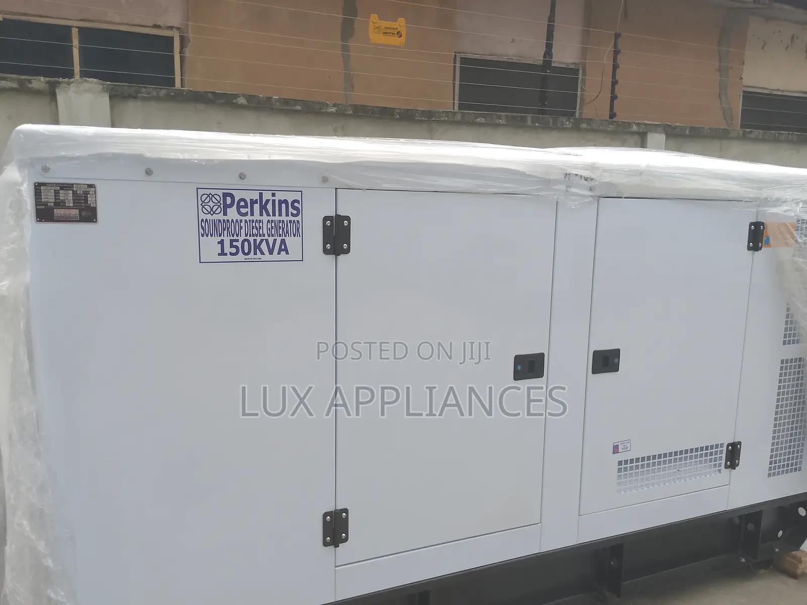 Standard 150kva Soundproof Perkins Generator