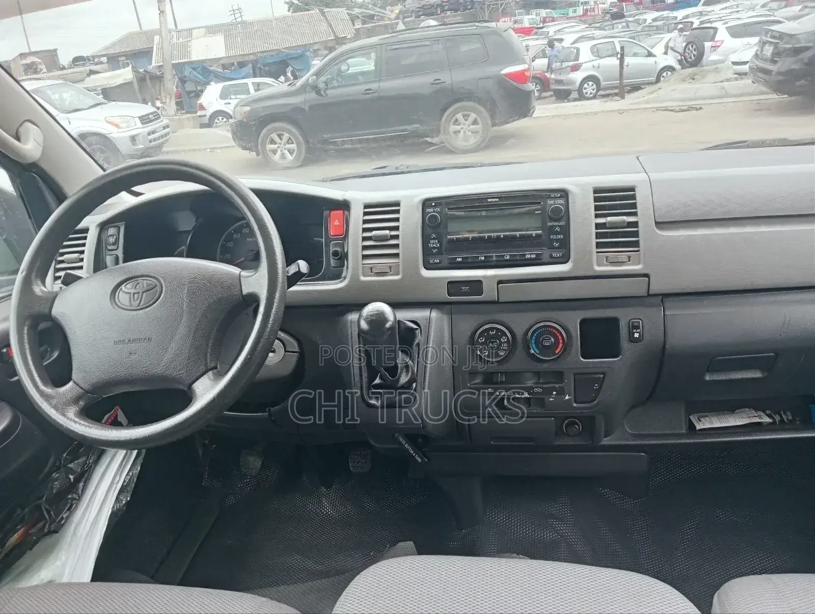 Toyota HiAce 2013 White