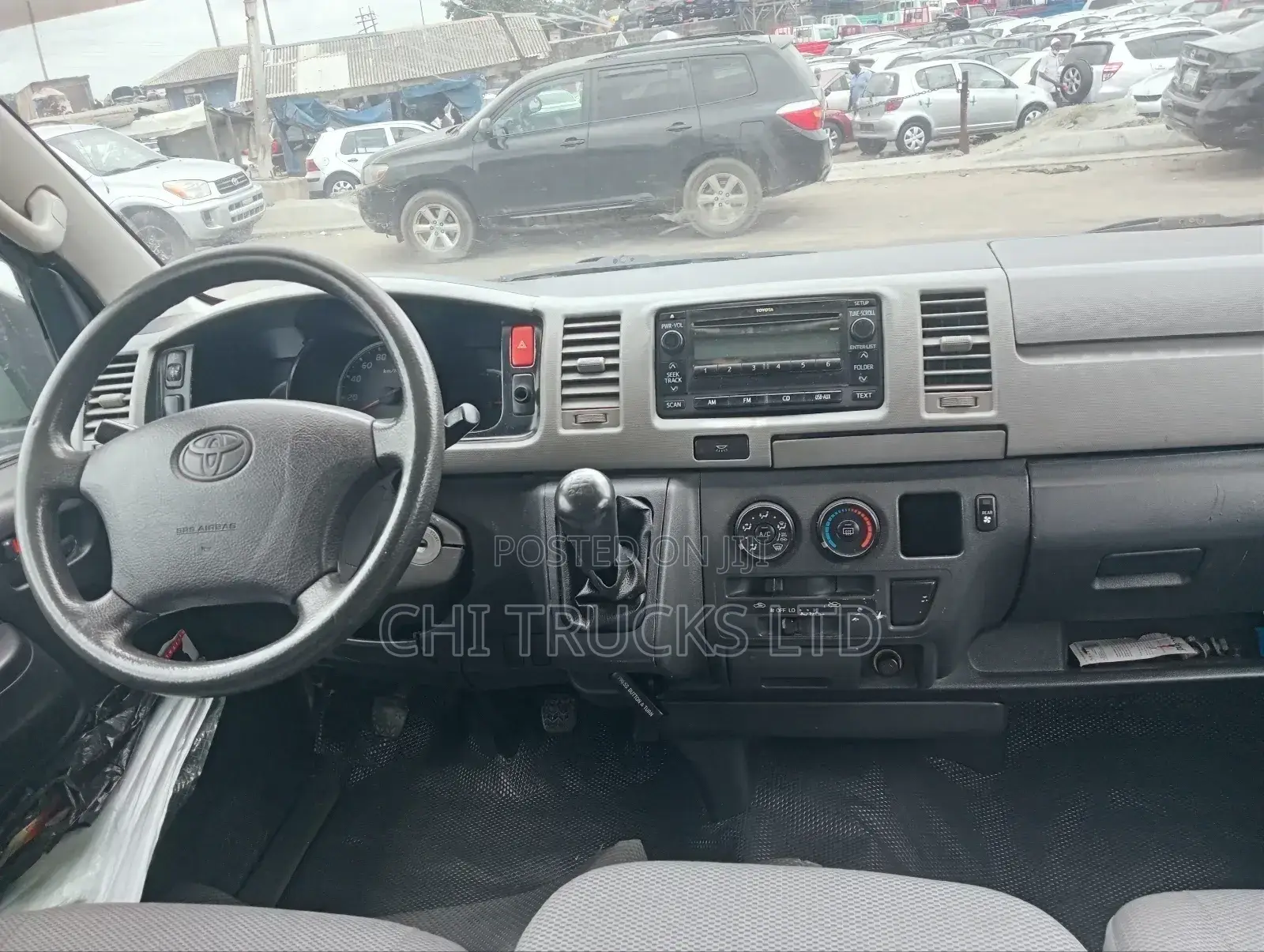 Toyota HiAce 2013 White
