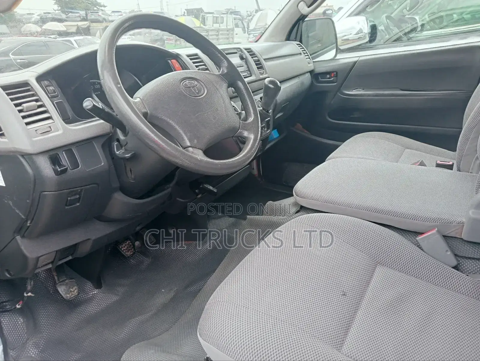 Toyota HiAce 2013 White