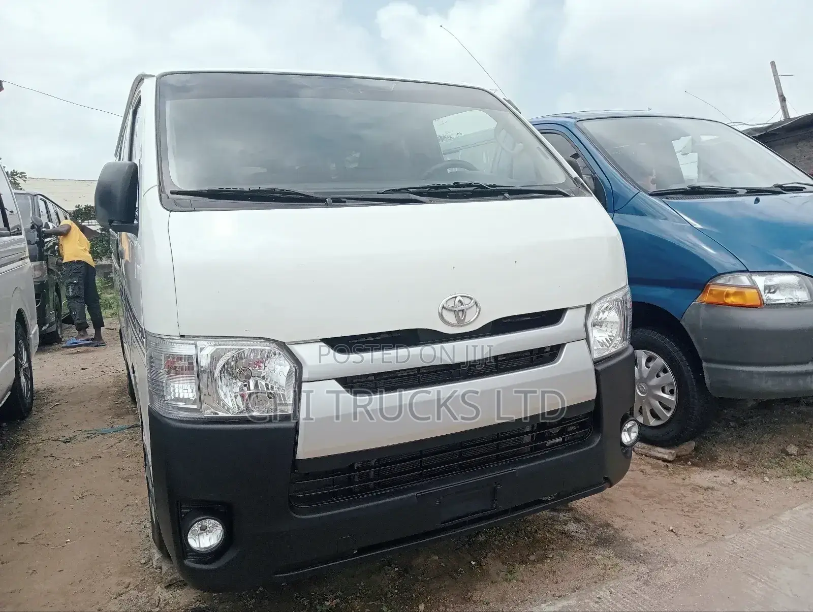 Toyota HiAce 2013 White